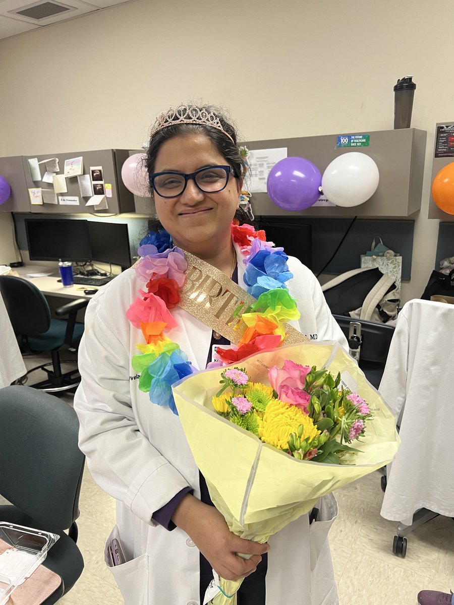 CCFL_GIFellowsh's tweet photo. 👑 When your Chief Fellow has a birthday… rounds can wait, cake cannot! 🎂😂

Happiest birthday to our wonderful Chief Fellow, Neelam! 🥳🌺

Thank you for keeping the fellows, the service &amp; occasionally our sanity together! 😂💙

#CCFLGI #FellowshipFamily https://t.co/TnM7h2uLjc
