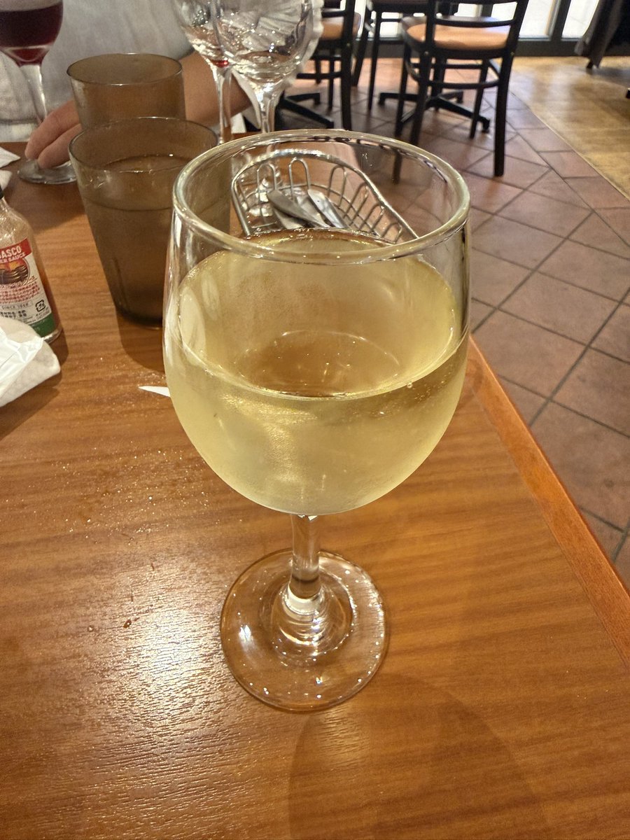 yusuke_shida's tweet photo. 僕の30歳誕生日の前日、家族でイタリアンレ��トランでお祝いしてもらいました♪
久しぶりにワインを飲んでます🍷

#誕生日
#バースデー
#イタリアンレストラン
#イタリアン料理
#ワイン https://t.co/71DgIn56bH