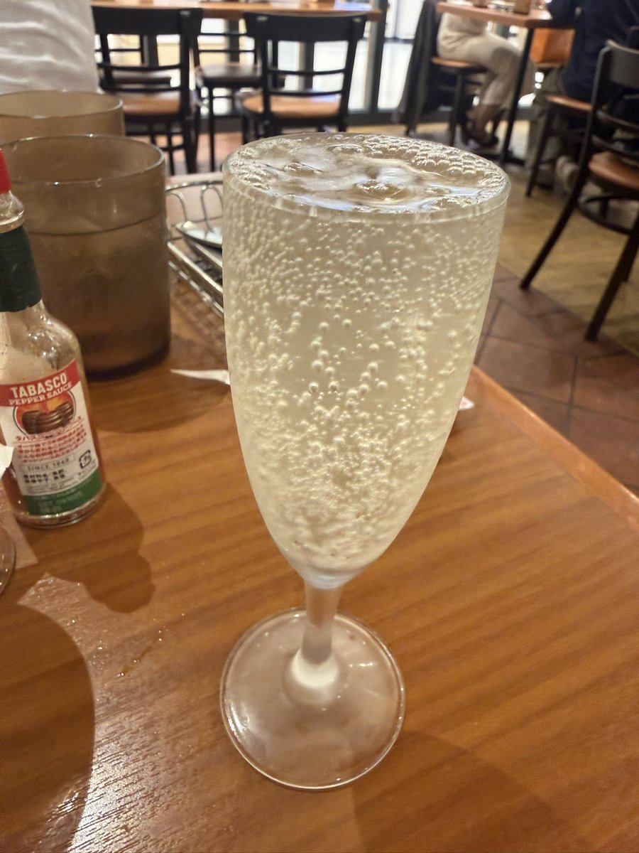 yusuke_shida's tweet photo. 僕の30歳誕生日の前日、家族でイタリアンレ��トランでお祝いしてもらいました♪
久しぶりにワインを飲んでます🍷

#誕生日
#バースデー
#イタリアンレストラン
#イタリアン料理
#ワイン https://t.co/71DgIn56bH