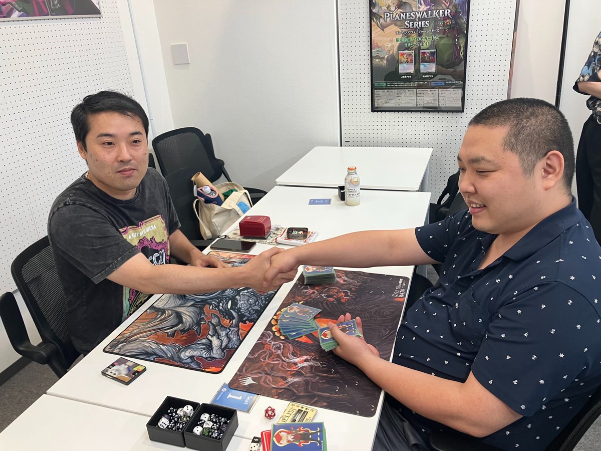 TokyoMTG's tweet photo. ULTIMATE POWERS 34ヴィンテージ交流会、ついに決勝戦が開始されます！🔥

レイカーショップを操るハギモリさんVSドレッジ使いのコヤマさん！！

優勝して特製トークンを手にするプレイヤーは一体どちらか！？ https://t.co/fAvB4PqZ1e