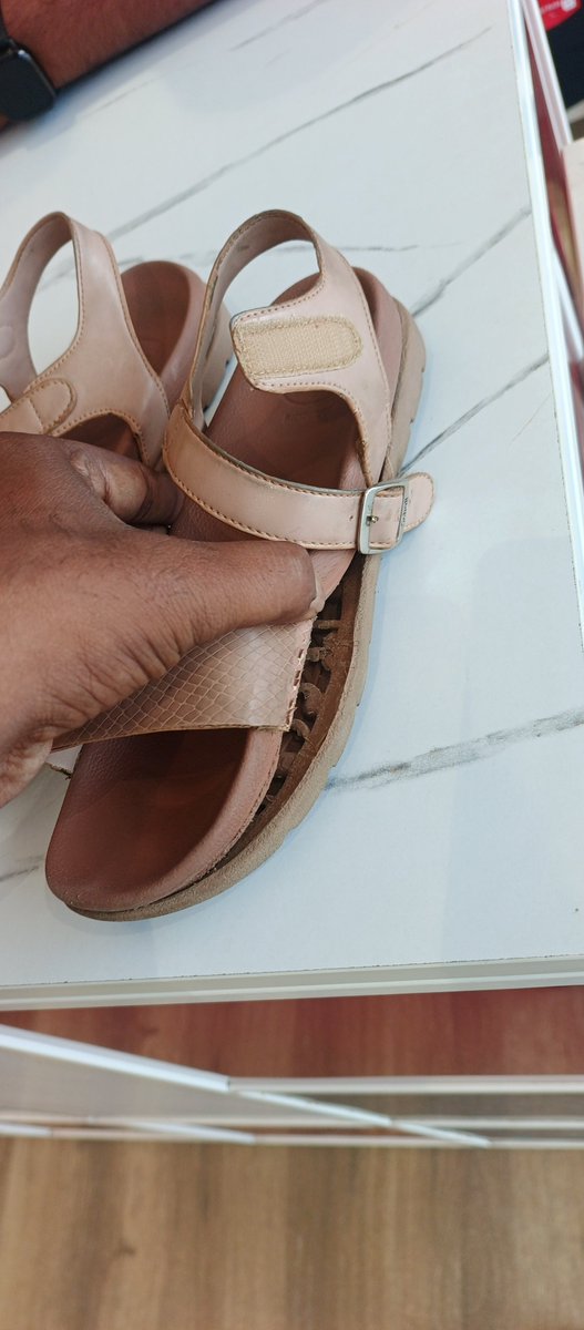PROTECHKrishna's tweet photo. Hei, Do You know the life of BATA Sandals. It is only 90 Days.

Procured on June 9th annd today is 13th September, it was 96 days. Os warranty not covered. It is not about warranty. It is about Quality of BATA. Great Brand with Worst Quality. https://t.co/tt3lLztxOY