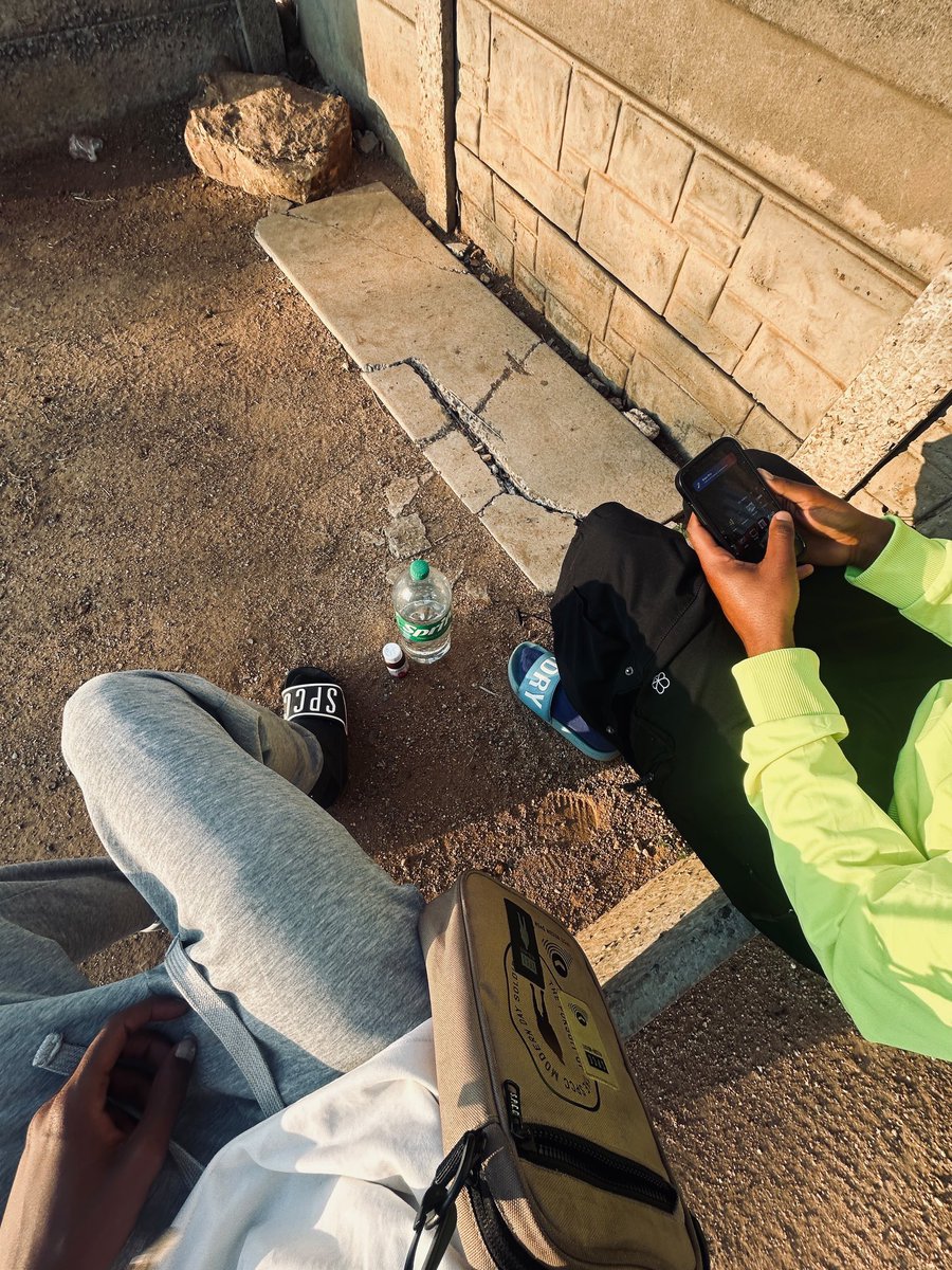tebzaservesbase's tweet photo. all dis money on lean coulda been a ………… https://t.co/LSP6rm8VI9