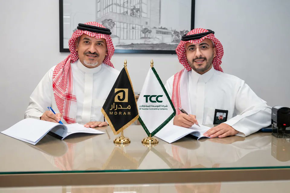 AqarStuff's tweet photo. شركة التوسعة للمقاولات (TCC)
ومدر��ر العقارية @MdrarRealEstate  
توقعان اتفاقية لتنفيذ مشروع «فلل مدرار» السكني في حي العارض بمدينة الرياض، بهدف تطوير وتنفيذ وحدات سكنية بمعايير عالية من الجودة والكفاءة.

#الموجز_العقاري https://t.co/TAC6d3K0qi