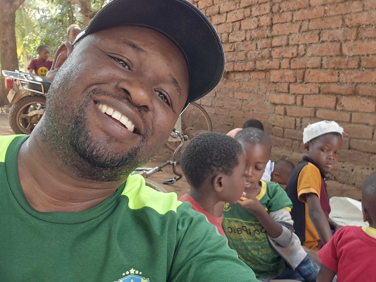 bajabiri's tweet photo. Wana Yanga wamefurahishwa na uwezo wa Mangoba.
🧢👕 by #JustFit
#SALEIsOn https://t.co/9XYUZ0oGm5