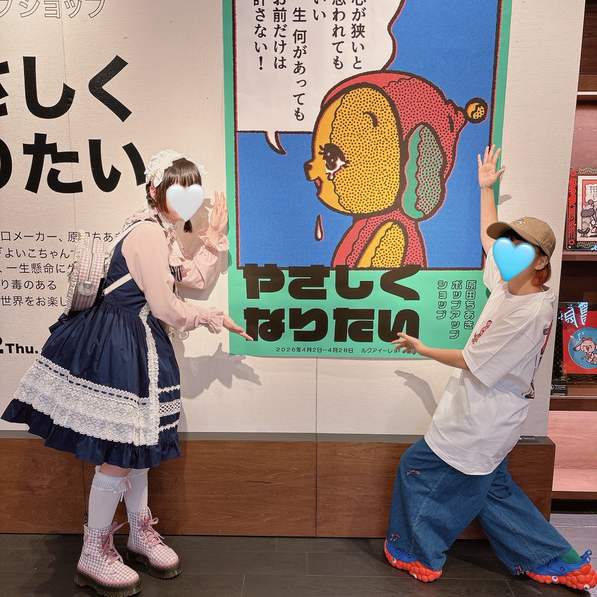 HSnTw_Poe's tweet photo. ちあき先生の展示とか似顔絵会とか！
写真撮れてない時もロリィタじゃない時もあるからもう数回お会いしているけど、いつも褒めてくださってしあわせ❣️ https://t.co/mqj6E2cyUf