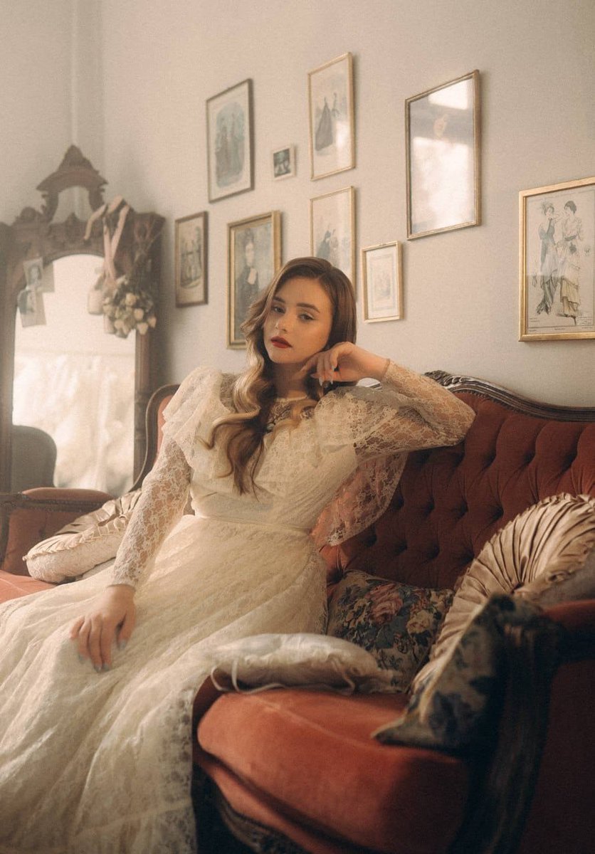 NehurenkoBACKUP's tweet photo. current mood: romanticizing my existence in a room filled with ghosts and lace
#worldwide
#Newpost https://t.co/xAg4hUpNGM