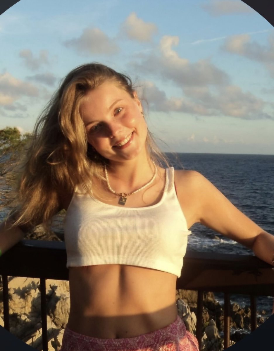 lokol6treb's tweet photo. La crush d'un abonné anglais. Elle a un visage d'ange.
#irl #pote #candid https://t.co/3K9VtqkowX
