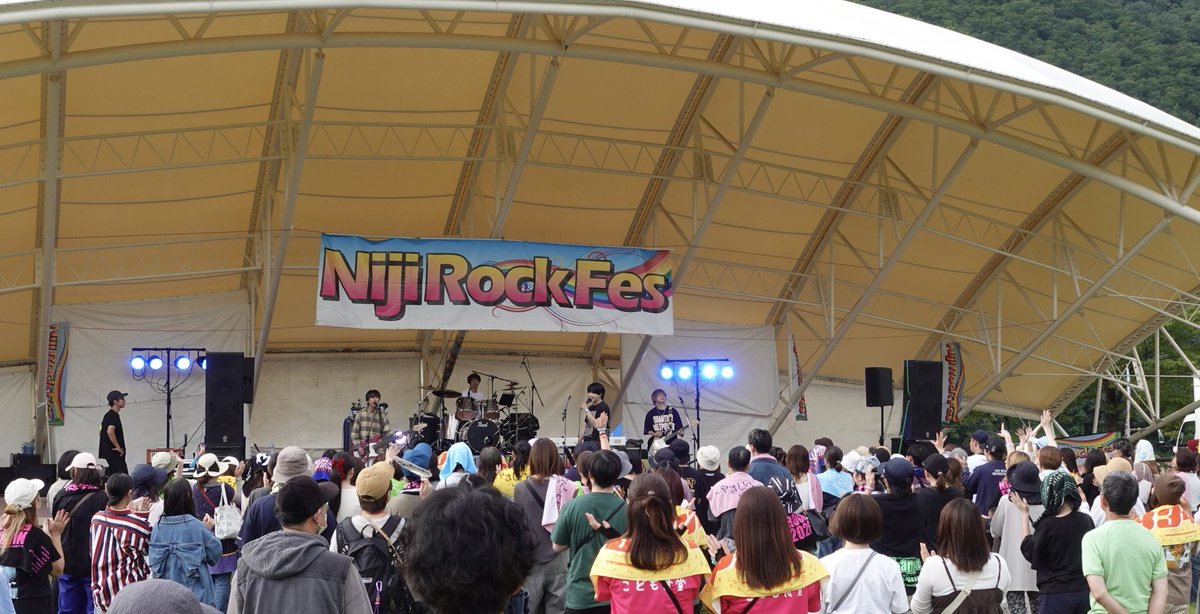 yasabito__jp's tweet photo. 虹ロックありがとうございました🌈

なつきの地元フェス🍏
たくさんの方が集まってくれて感謝です✨

全力のやさしいひとたち。いかがでしたか？

夏の終わりに最高の汗をかきました🙆

次のライブは新ツアー！！
ただいまチケット受付中です🎟️

▶︎ https://t.co/Pw31Wox8Sn https://t.co/7HkKKHaK0z