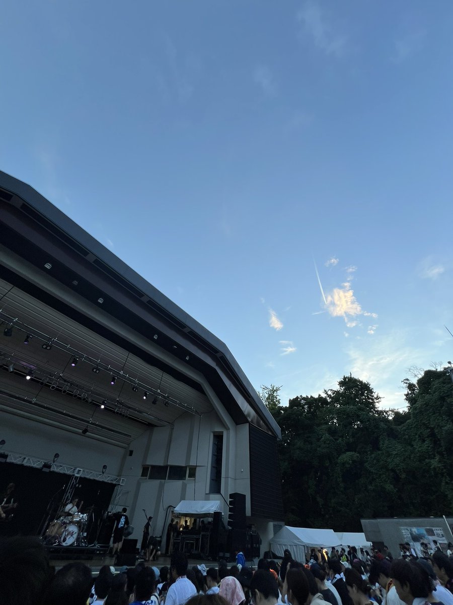 chieartislong's tweet photo. Flakerecords20thのイベントめっちゃ楽しかった♡野音最高やな！
こんな酔っ払ってアジカンみたん初めてdawa！笑

またそのうちレコード屋さんいってみよ♡ゴッチが太客やから大トリできたらしい。笑

和田さんアジカンありがと♡♡ https://t.co/zEvb4abLdv