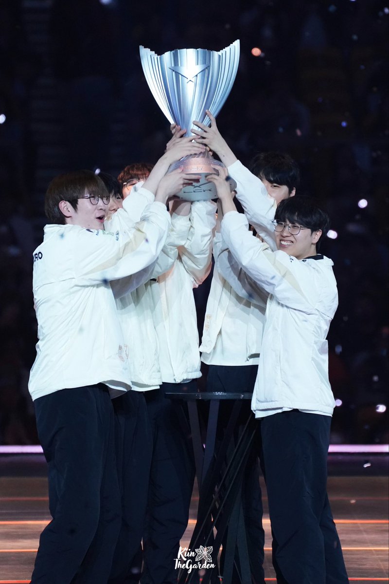 KiinTheGarden's tweet photo. ꕤ˖⸝⸝₊˚🐸 260913 LCK Grand Final

우승이다랑!!!🐯

#Kiin #기인 #KiinTheGarden https://t.co/bJt8e8VO5D