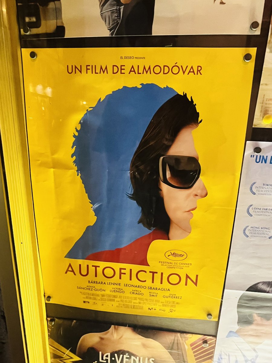 ryo_morii's tweet photo. アルモドバルの新作、"Autofiction"を遅ればせながら見た。作中作からメタフィクション的展開へ。最後��コンプラと表現のモラルにぶち当たり、折れるか！？と思いきや、さすがの着地。表象／実在の境界こそがfictionだからね、というありがたくも恐ろしいリマインドだった。 https://t.co/4VBIxoAIMo