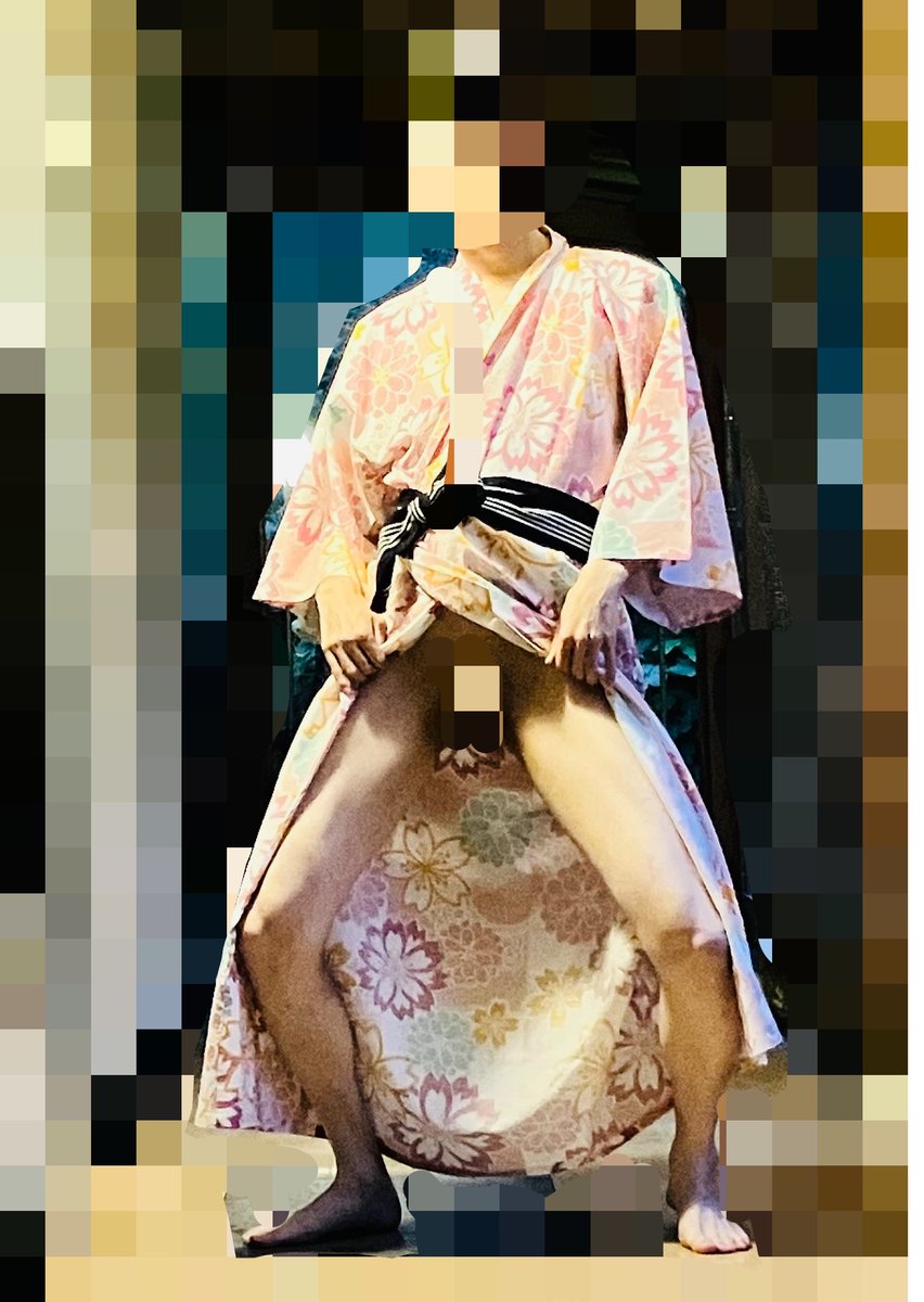krmm8910's tweet photo. (4/5)
ここで自撮りしてこい、ですか？
乳首見えるように？
あの…人が来たら見られちゃ…はい、わかりました…
自販機の明かりで照らされて、なんか、うわぁ…

ここも？廊下ですよここ…
脚広げて…ちゃんと見ててくださいね？
…あっ！違いますっ！
人が来ないようにって意味ですっ！
…っ！人が！ https://t.co/n6d2dbflQ7