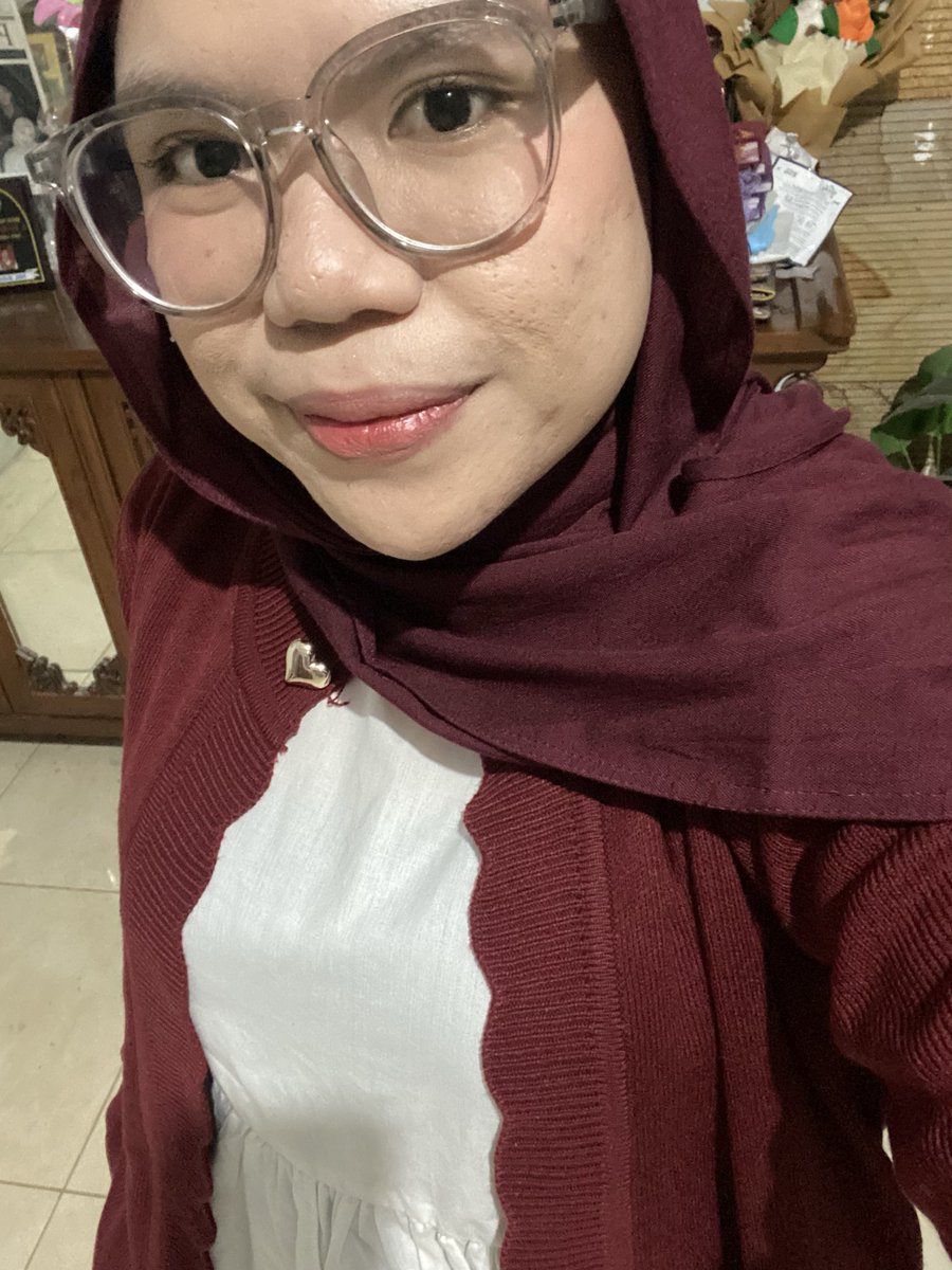 aciwbloom's tweet photo. Loveee maroon https://t.co/p35Y4pedkn