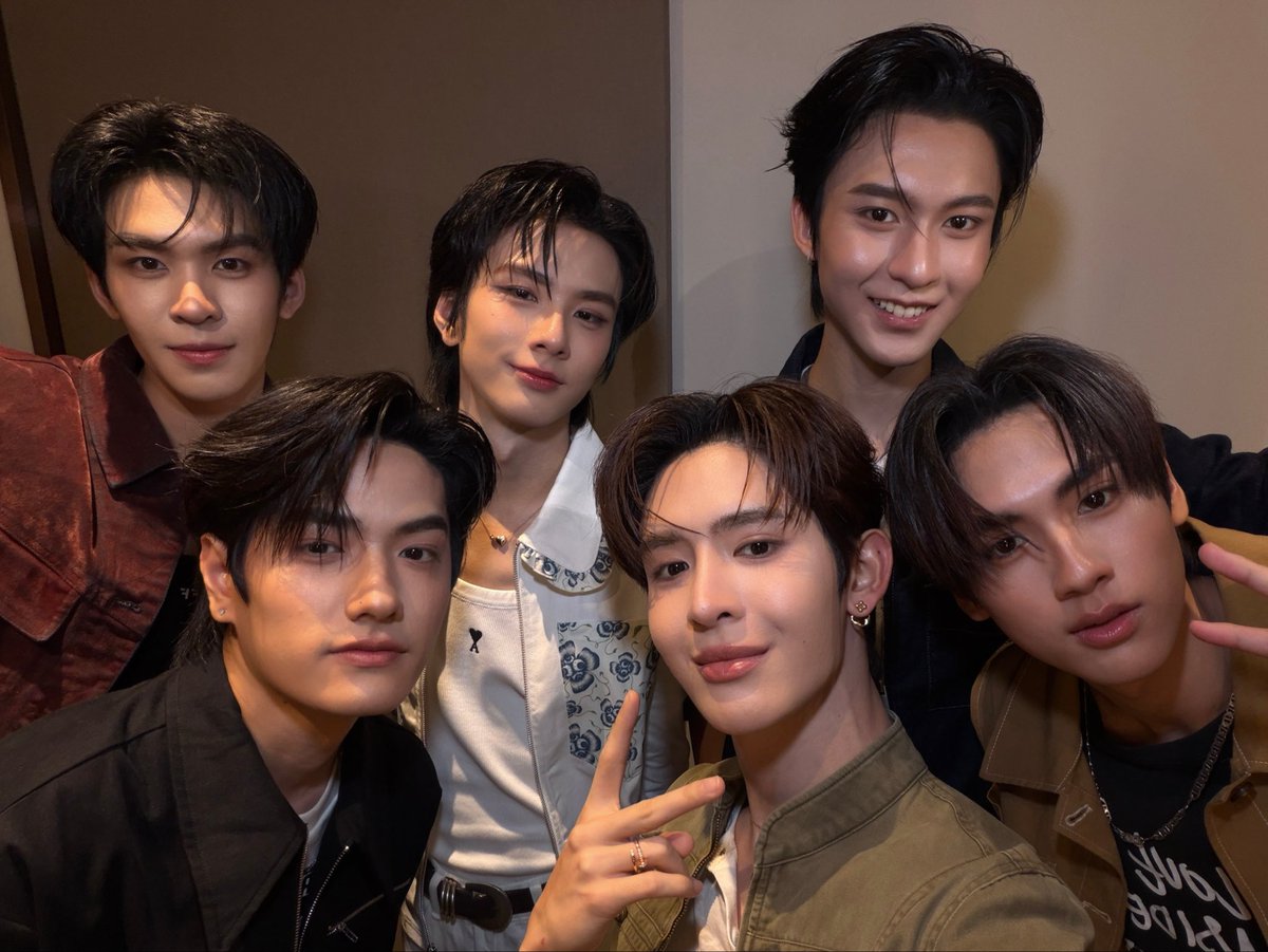 Jamessu_w's tweet photo. are you ready fan girl fan boyyyyy 🙋🏻‍♂️

MR FANBOY BUSKING
#บัสกิ้งแฟนบอย https://t.co/OpO17zfOXj