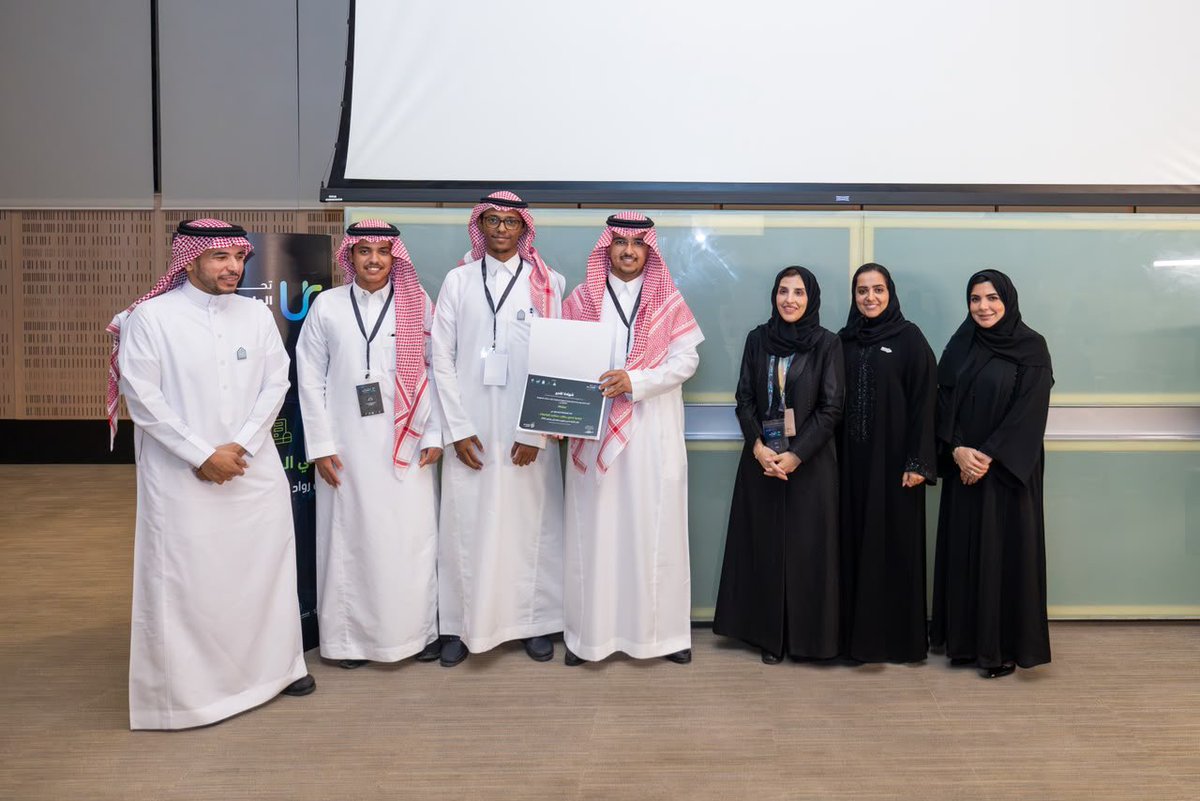 IMSIU_edu_sa's tweet photo. #جامعة_الإمام ممثَّلةً بمركز الابتكار وريادة الأعمال وحاضنة الأعمال "سحابة الإمام" تختتم استضافتها لـ #تحدي_الجامعات2026 بتأهُّل ثلاث فرق إلى المرحلة الوطنيّة.
https://t.co/7scXdDMniq https://t.co/pIEoQ6sf8X