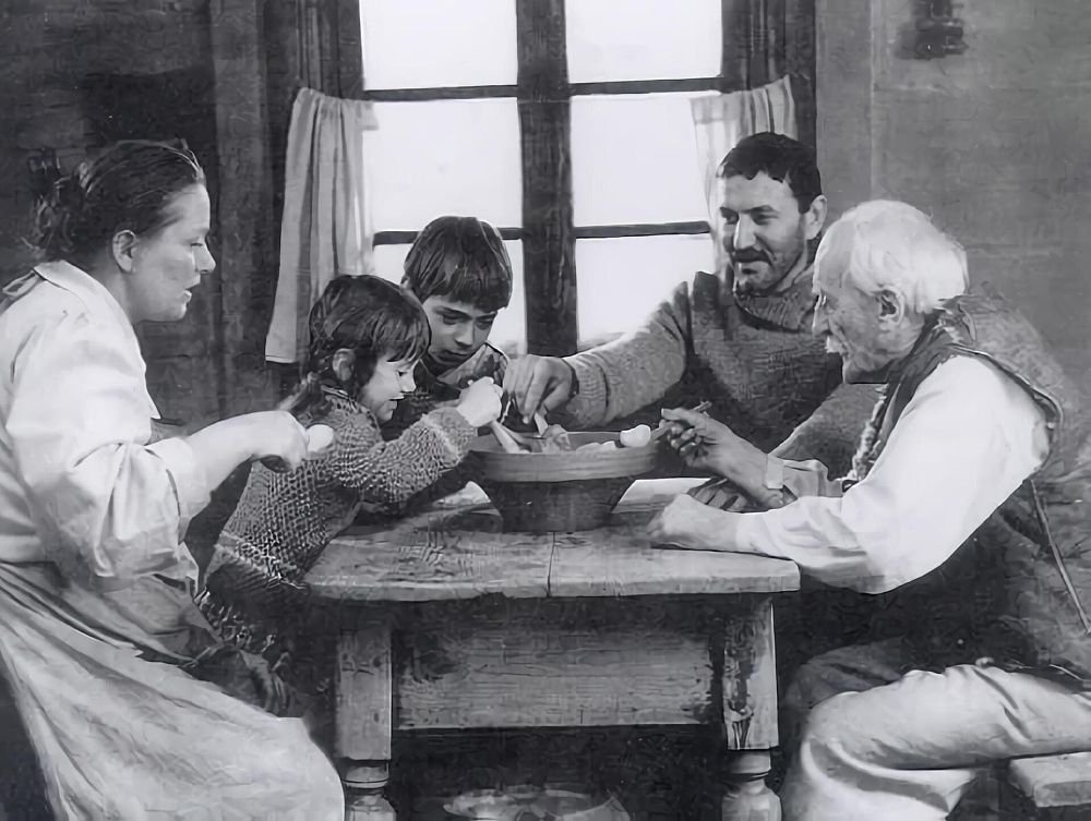 szykom89's tweet photo. Dokładnie 44 lata temu- 13.09.1982 miała miejsce premiera jednego z ulubionych moich polskich filmów-a mianowicie pt. "Konopielka" z genialnymi, mistrzowskimi postaciami Anny #Seniuk i doskonałego Krzysztofa #Majchrzak-a. Wybitne polskie dzieło!🇵🇱🎥
#Polska #Konopielka #PISF https://t.co/aYpyePbMBC