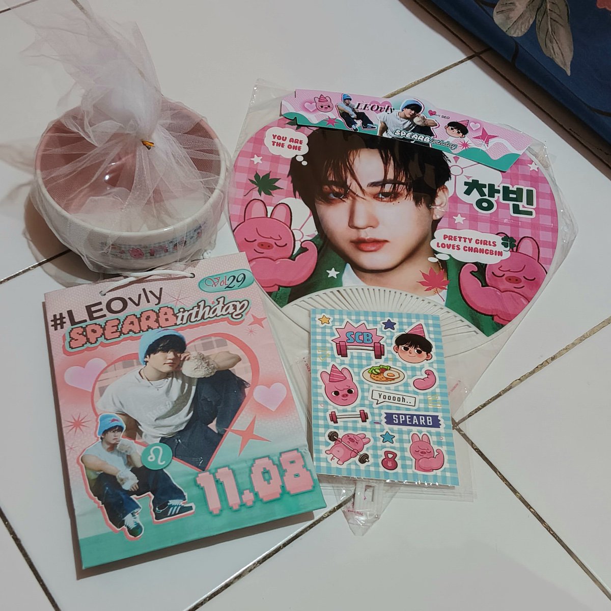 chanjinyx's tweet photo. endang timakaciii freebies abin udah sampee dgn selamaat!! gemes bgt bgtt aduh mangkoknya langsung dipakee untuk mam buburrr HIHIIYY sgt happy😍💘✨️ @LKSCB__ https://t.co/XQ7uep2iPI