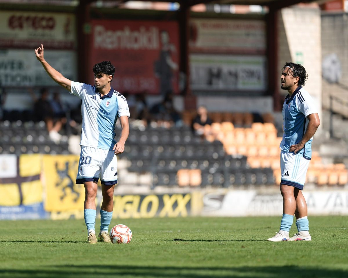 SD_Compostela's tweet photo. 73' |0️⃣-0️⃣|
🔄 Cuarto TROCO no Compos 🩵🤍
⬆️ Parapar
⬇️ Ces Cotos
📸 @nacho_castano_
#PortuCompos https://t.co/4VRyBysrLM