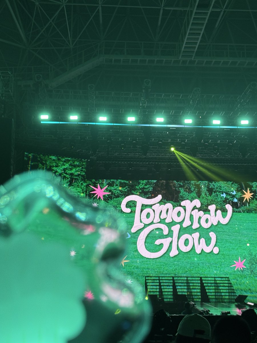 s1eep1n9's tweet photo. 이번 콘서트 컨셉부터 무대, vcr, 세트리스트까지 전부 짱! 좋았어요 프나를 좋아한 뒤로 저의 덥기만 했던 여름에 다양한 추억이 차곡차곡 쌓여서 행복했는데 올해도 이렇게 좋은 추억 만들 수 있어서 정말 기뻐요! 앞으로도 같이 즐거운 추억 마니마니 만듭시다🍀✨
#TOMORROW_GLOW_함께라서_더_빛나 https://t.co/c2Gc1dCc0a