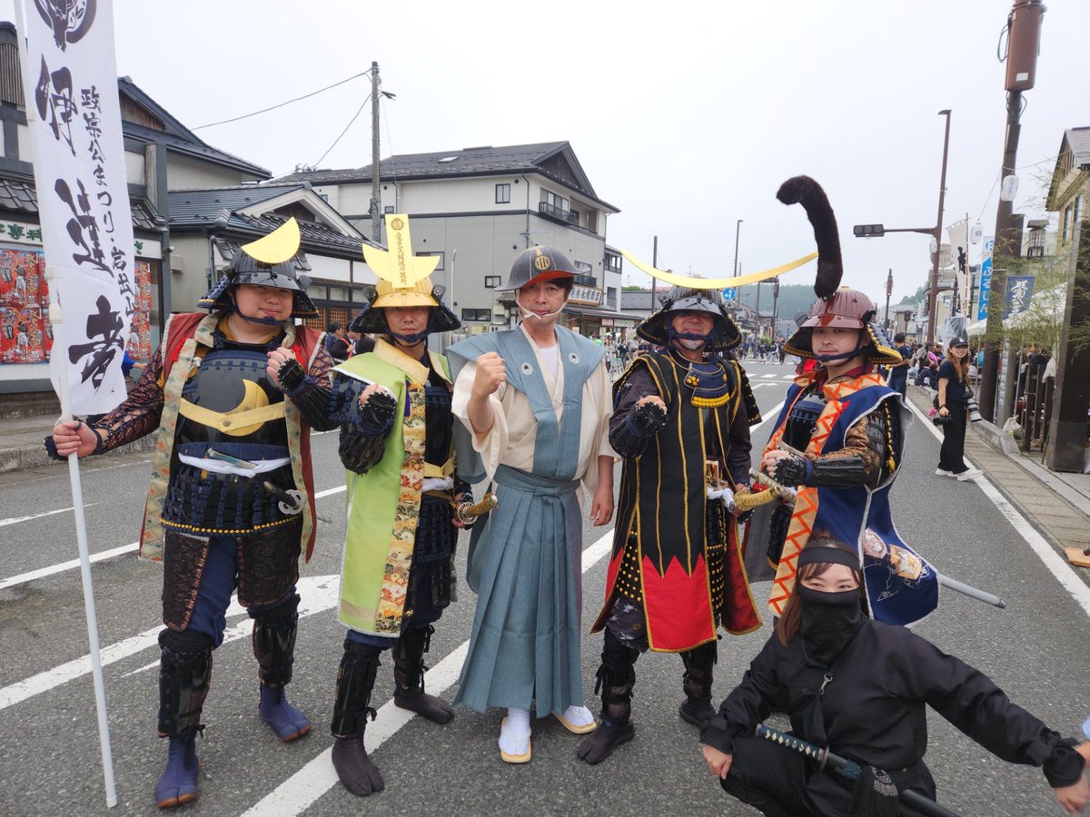 casket_sato's tweet photo. 政宗公まつりの伊達武者行列中は雨が降らない伝統が。本年も何とか天気がもち、お陰様で無事閉会に。私も裃侍では毎回参加しているものの、全行事等に一貫しての出席(出陣)は初。改めて主催者・関係者皆様のご努力ご尽力と、姉妹都市皆様の親交に感謝致します。"岩出山武将隊 伊達者"の皆様も大人気☆ https://t.co/eKyuhDAoJz