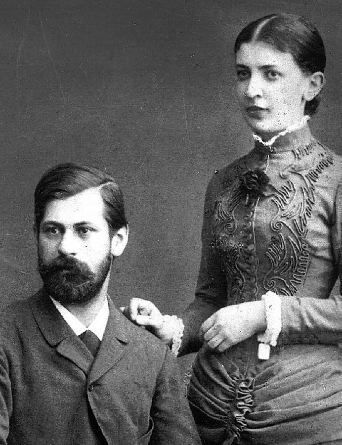 JeffreyGuterman's tweet photo. On this date September 13 in 1886, Sigmund Freud and Martha Bernays were married. Photo in the public domain. #OTD

The couple met in 1882, endured a four-year engagement with Freud in Vienna and Bernays in Hamburg, exchanging over 900 passionate letters during their separation.

Their 53-year marriage produced six children, with Martha managing the household and supporting Freud's development of psychoanalysis until his death in 1939.