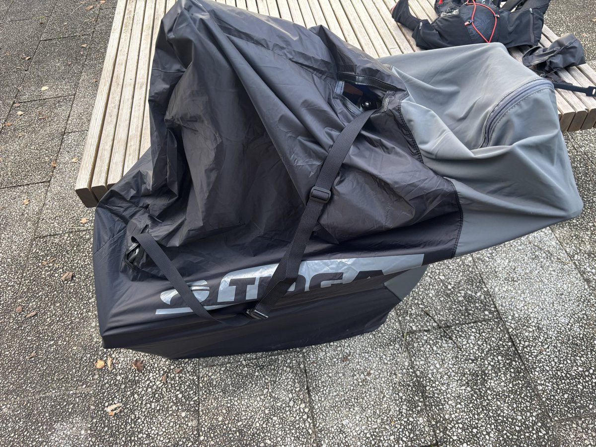 alps94_m's tweet photo. 輪行袋を買ったので早速練習！年内のどっかでしまなみ海道をテント泊しながらのんびりサイクリングしたい🚴‍♂️ https://t.co/NSVy2ifiqz