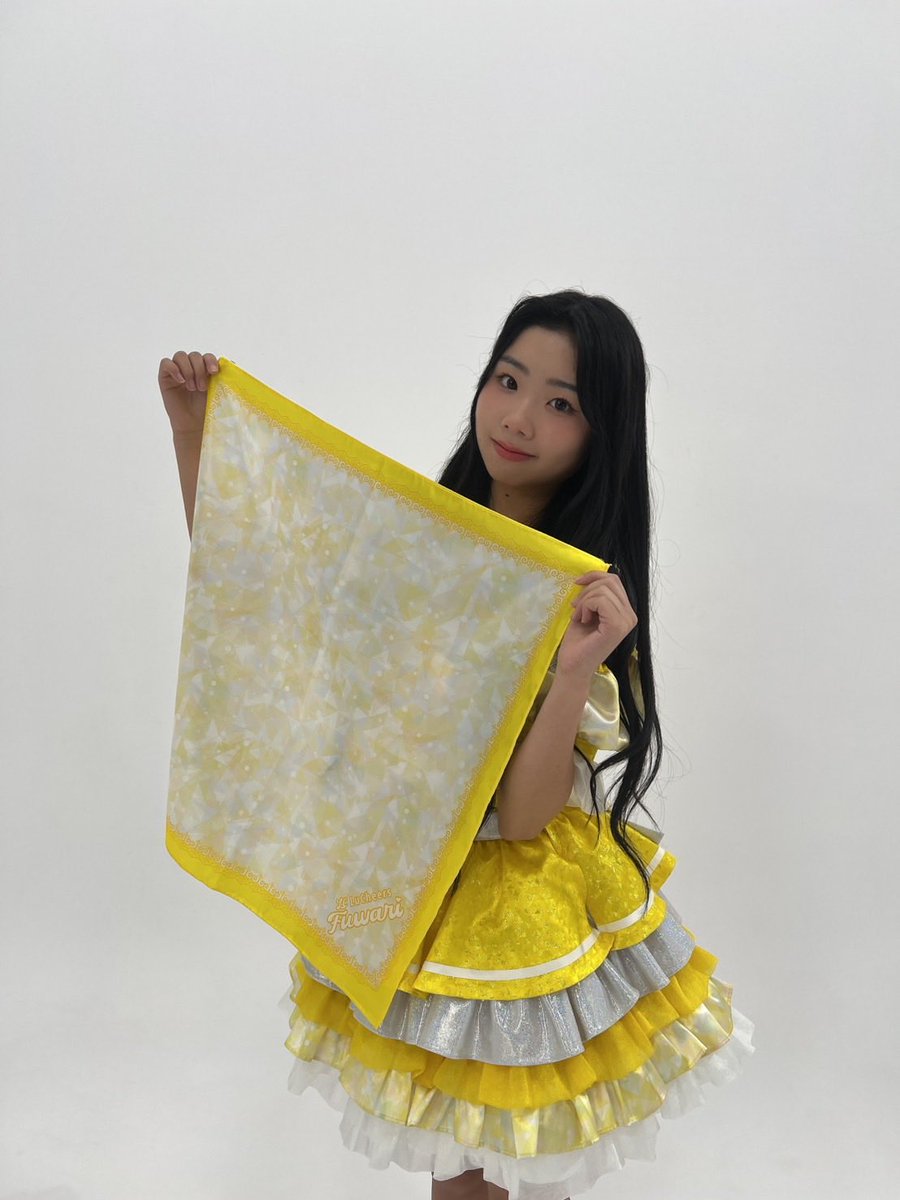 fuwari_1219's tweet photo. 10月ネット販売今日までです✨️
今回は衣装と同じ生地のバンダナも受注販売💫

🫧 [受注生産] 新衣装発表記念 バンダナ 早川ふわり/黄 https://t.co/uRYA5wjc8w

🫧チェキ　https://t.co/iEftxGXwGm

🫧ブロマイド　https://t.co/va9TYjLKQA

 #早川ふわり #ふわリスト https://t.co/z66WQT6xFt