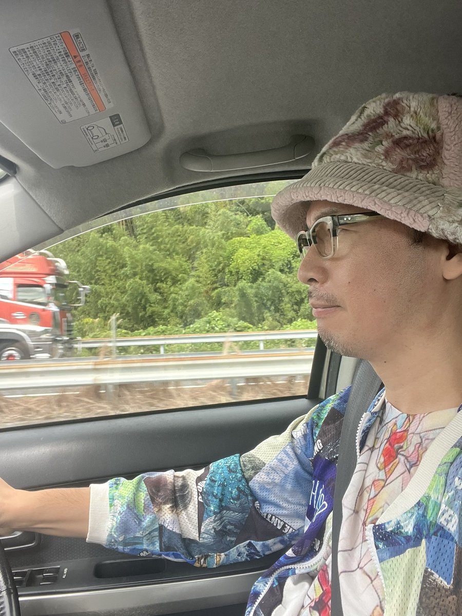kanaderiya2026's tweet photo. やばい客を出禁にしたお知らせ
です。

読んでも読まなくても良いような内容ではありますが
つまり今後ライブがより楽しくなりますよーというお知らせだと思っていただければ。

↓↓
https://t.co/7OBLPJ1T3K

#Amebaブログ #アメブロ https://t.co/Nq75AHcCCl