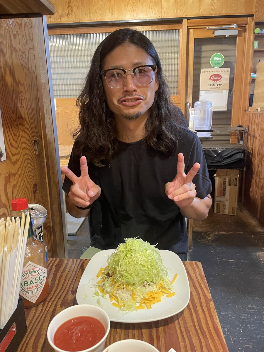 kanbeeeeeeeee's tweet photo. タコライス➖¥1050→東京喰種➕20000
→タイ料理¥5000→合計13500勝ち。 https://t.co/U1V52DgRm2