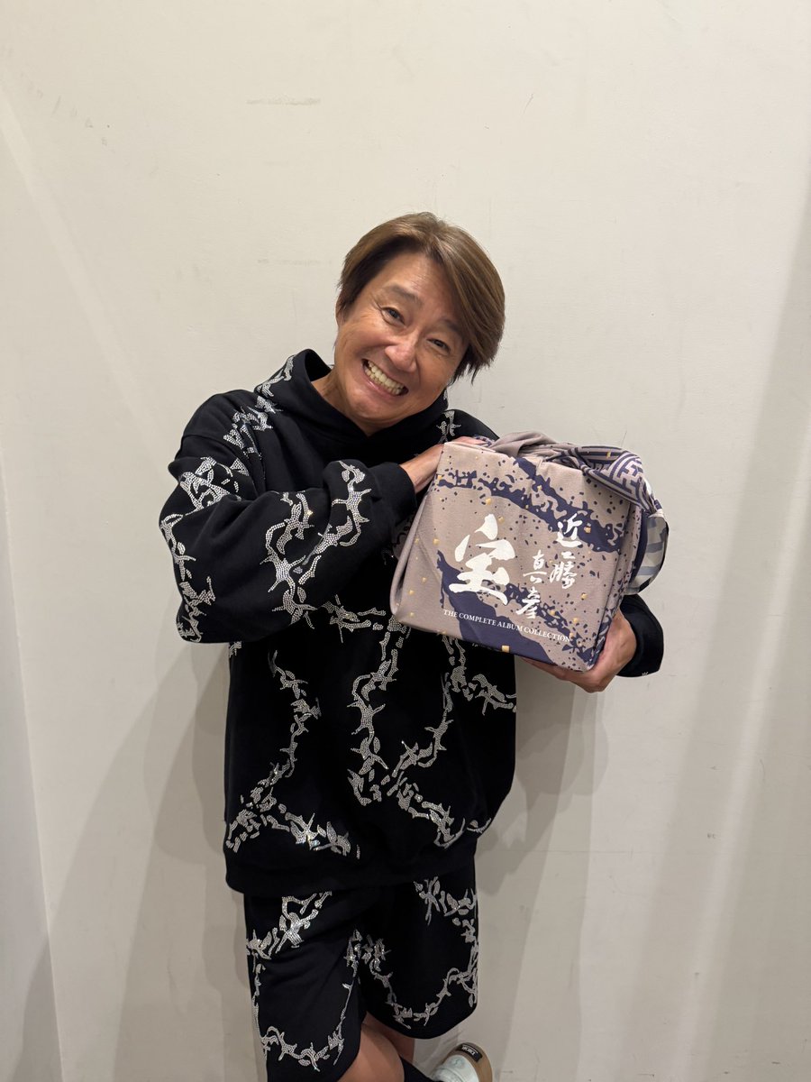 KONDO__Official's tweet photo. ⏰ WEB予約締切まで、あとわずか！

╭━━━━━━━━━━━━━━╮
　 🚨9月13日(日) 23:59まで❗️
╰━━━━━━━━━━━━━━╯

📀『宝 THE COMPLETE ALBUM COLLECTION』

受注生産となります。

WEB予約の締切は、本日23:59まで‼️
ご予約をお忘れなく✨

▼WEB予約はこちら
https://t.co/seQ0AQgyao

#近藤真彦