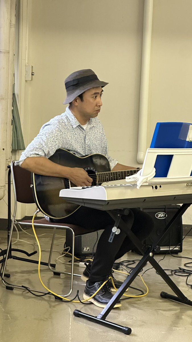 latintornillo's tweet photo. オカリナ＆ギターのご夫婦。 https://t.co/CKdoxVEkzO