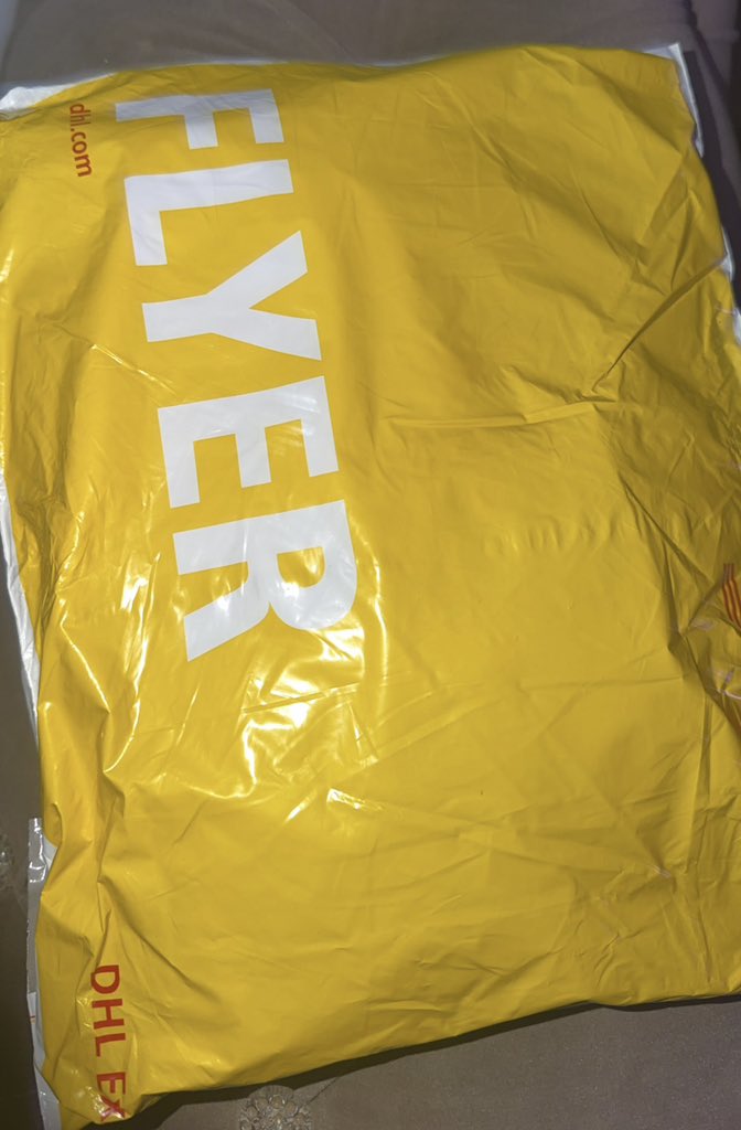 barbiearowolo's tweet photo. an Arsenal fan got me a Chelsea jersey. even the rivalry couldn’t stop them from admitting London is blue 😂💙 https://t.co/caySpNLb7u