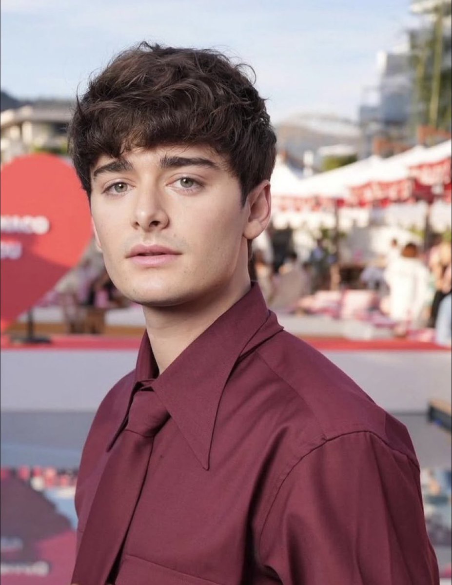 thebaseNoah's tweet photo. 💜
Noah in red… or should we say, Red? ❤️ #StealingFromPablo https://t.co/HiPGwQZMfl