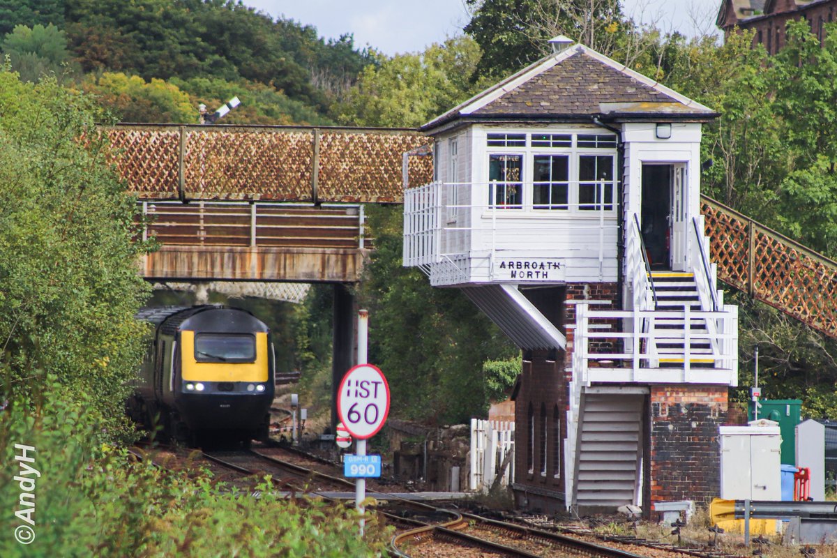 holtona72's tweet photo. #SignalboxSunday Arbroath North box last week with a @ScotRail #InterCity7 #HST approaching with an Aberdeen to Glasgow service. Listed structure, opened in 1911, built by the North British Railway. #ScotRail 9/9/26 https://t.co/OP8i7tpG7j