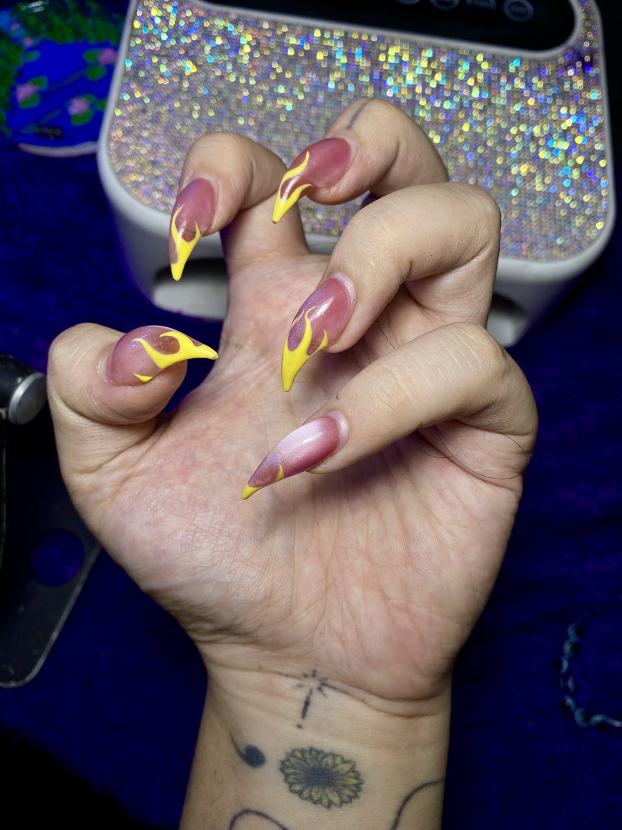 zyprazz's tweet photo. Help a transwoman in jaktim survive 🫂 I need a bit more nail client this month to support my post discharge recovery. Oh I also have short claw extension now xixi💅. Please kindly dm naitarbyderek on ig for any inquires and to book an appointment. thanks in advance 💝🎀 https://t.co/dUiQTnss5C