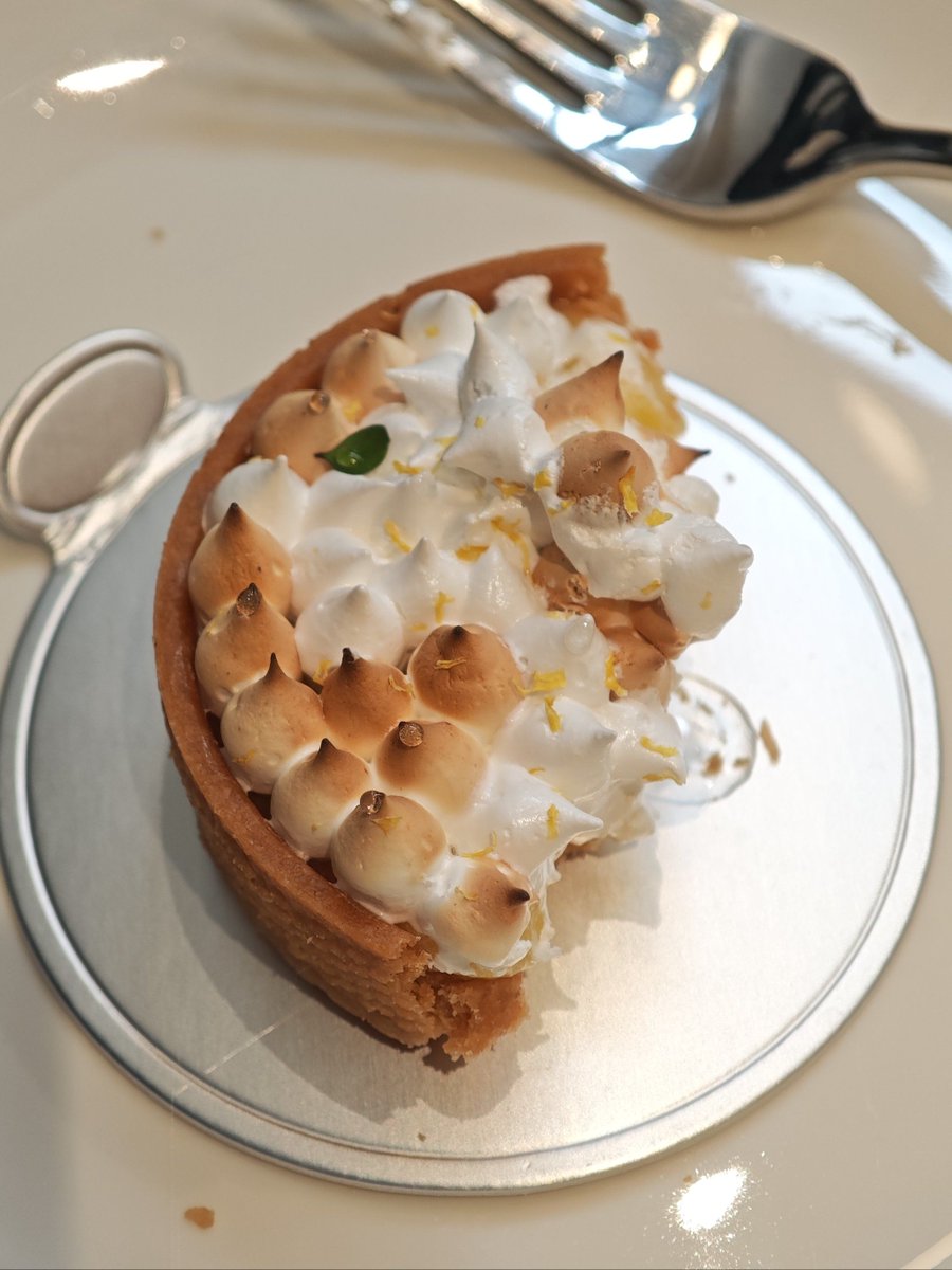 MirianStoffels's tweet photo. Just spent a cozy Sunday testing a new lemon tart recipe—golden crust, tangy filling, and a sprinkle of powdered sugar Pure baking joy! https://t.co/YbfHvBpIsV