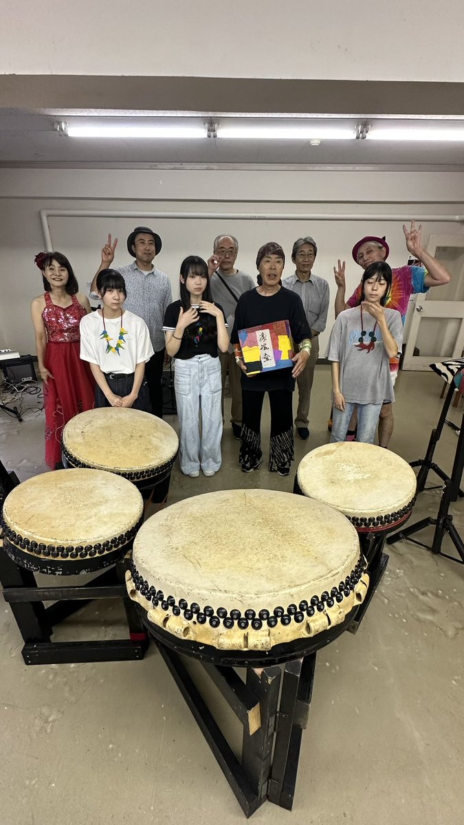latintornillo's tweet photo. 中学生太鼓チームのアンコールの後、全演奏終了後に記念撮影。
お疲れ様でした。 https://t.co/mnRHjiBDaC
