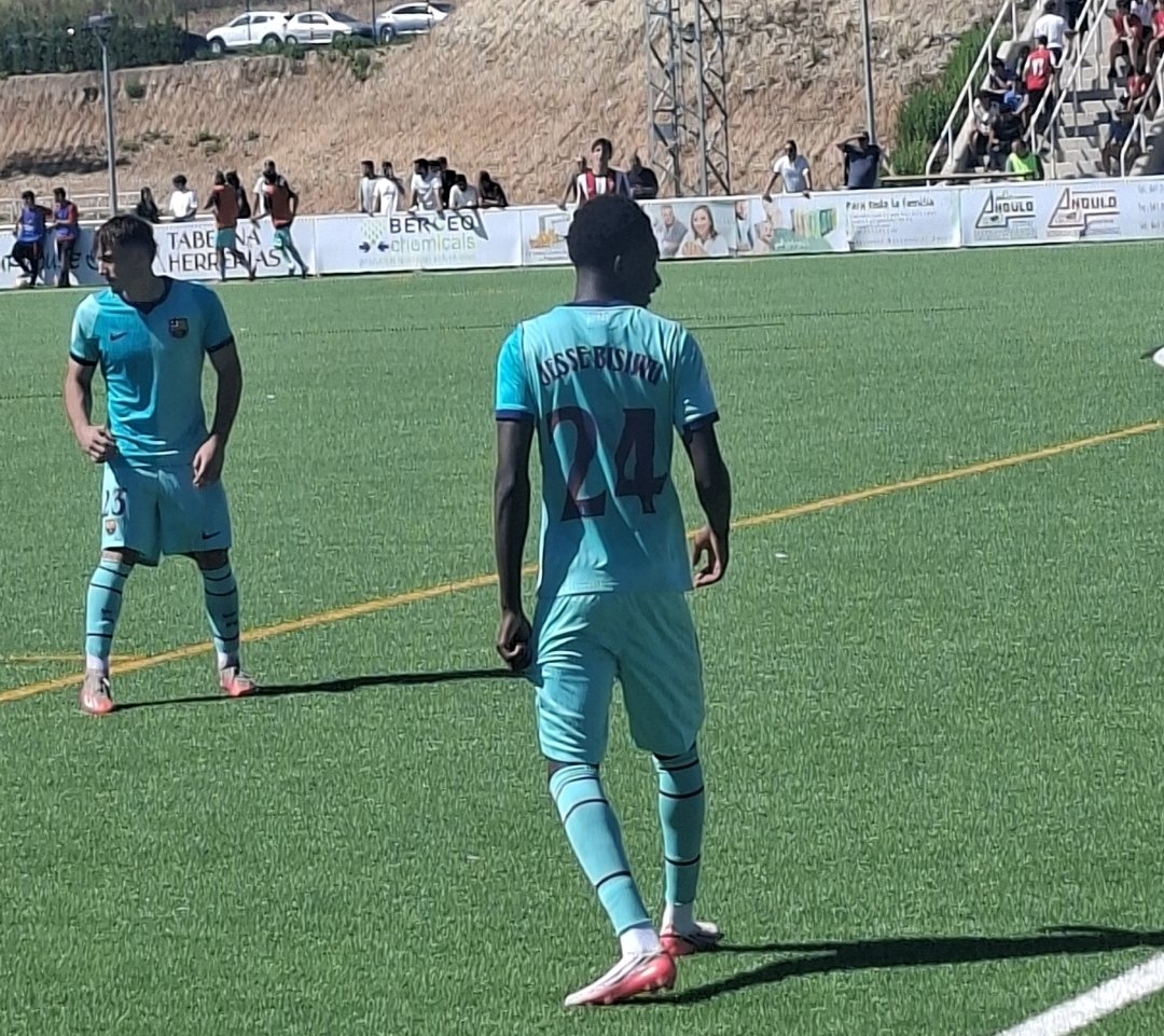 LuisGarcinuno3's tweet photo. 8,5 millones en una foto. 
En mi vida me imaginaba ver al Barça B en la CD. #UDLog https://t.co/T20TV53F0R