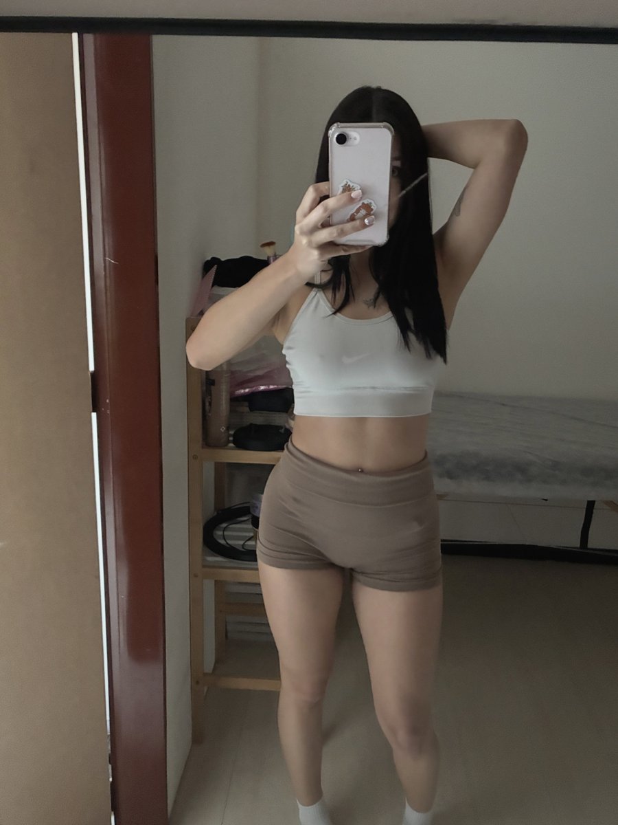 bellemoonn69's tweet photo. feeling like the lead role today ☁️✨ https://t.co/3Z6V49fPc2