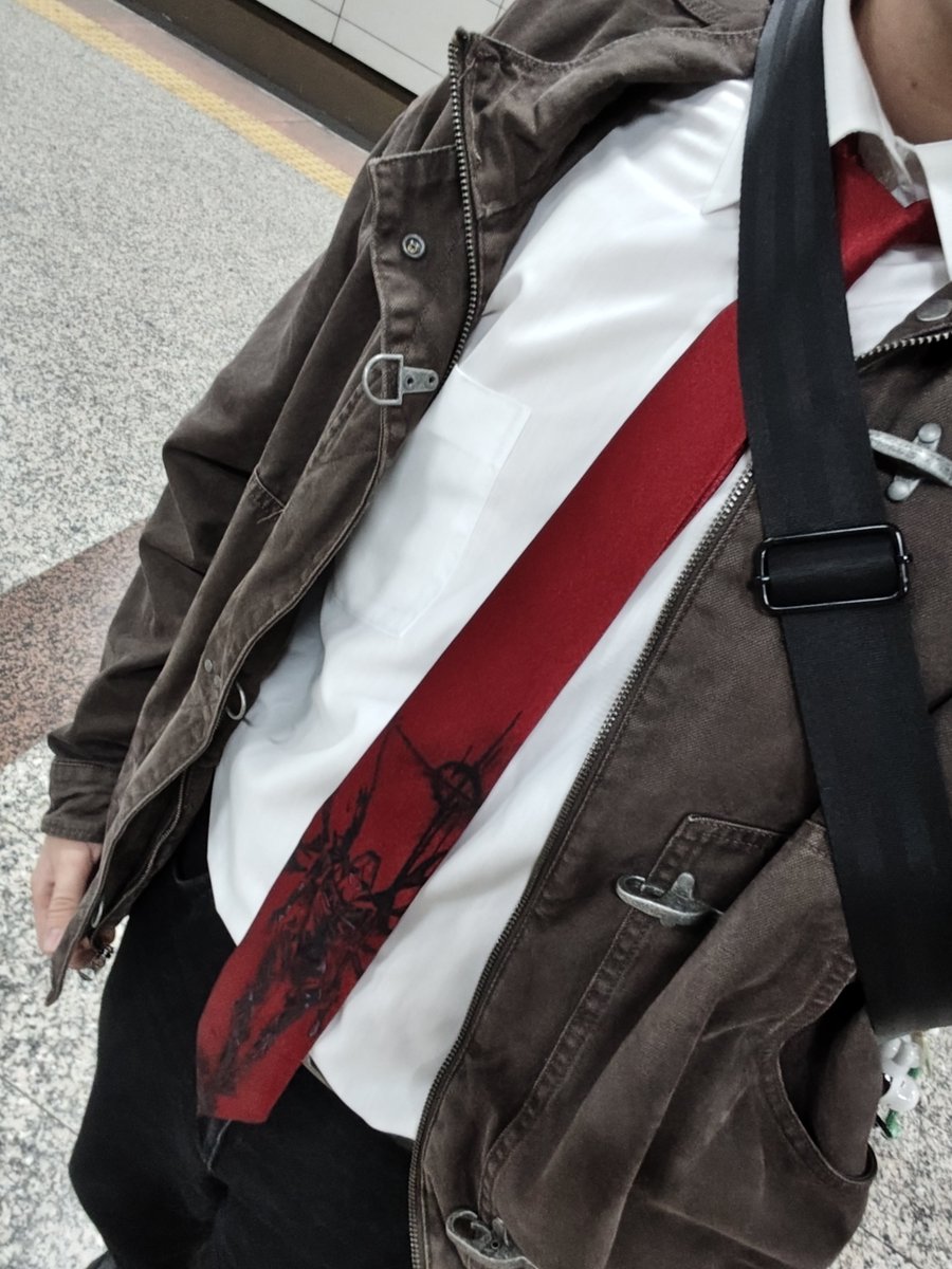 zejekuwastaken's tweet photo. my second custom ultrakill tie!
#ultrakill https://t.co/xk8rj923iw
