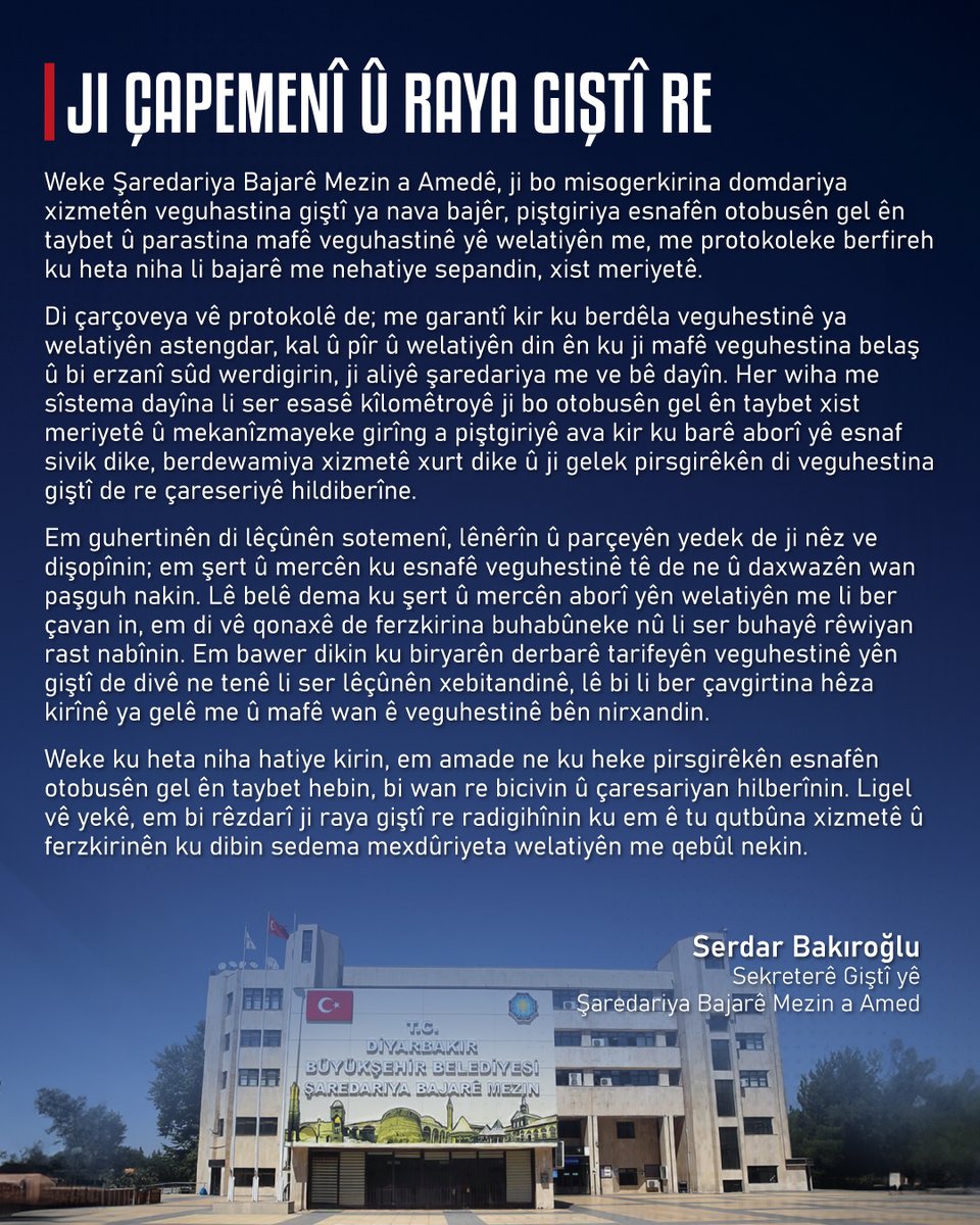 diyarbakirbld's tweet photo. 📢 BASINA VE KAMUOYUNA

Diyarbakır Büyükşehir Belediyesi olarak kent içi toplu ulaşım hizmetlerinin sürdürülebilirliğini sağlamak, özel halk otobüsü esnafını desteklemek ve yurttaşlarımızın ulaşım hakkını korumak amacıyla bugüne kadar kentimizde uygulanmamış kapsamlı bir protokolü hayata geçirdik.

Bu protokol kapsamında; ücretsiz ve indirimli ulaşım hakkından yararlanan engelli, yaşlı ve diğer yurttaşlarımızın taşıma bedellerinin belediyemizce karşılanmasını güvence altına aldık. Ayrıca özel halk otobüslerine biniş esaslı ödeme sistemini devreye alarak esnafın mali yükünü hafifleten, hizmetin sürekliliğini güçlendiren ve toplu ulaşımdaki pek çok soruna çözüm üreten önemli bir destek mekanizması oluşturduk.

Akaryakıt, bakım ve yedek parça maliyetlerinde yaşanan değişimleri yakından takip ediyor; ulaşım esnafının içinde bulunduğu koşulları ve taleplerini göz ardı etmiyoruz. Ancak yurttaşlarımızın ekonomik koşulları ortadayken, yolcu ücretlerine yeni bir zam dayatılmasını bu aşamada doğru bulmuyoruz. Toplu ulaşım tarifelerine ilişkin kararların yalnızca işletme maliyetleri üzerinden değil, halkımızın alım gücü ve ulaşım hakkı gözetilerek değerlendirilmesi gerektiğine inanıyoruz.

Özel halk otobüsü esnafıyla bugüne kadar olduğu gibi bundan sonra da varsa bir sorunları görüşmeye ve çözüm üretmeye hazırız. Bununla birlikte, yurttaşlarımızın mağdur edilmesine yol açabilecek herhangi bir hizmet aksamasını ve dayatmaları kabul etmeyeceğimizi kamuoyuna saygıyla bildiriyoruz.

Serdar Bakıroğlu
Diyarbakır Büyükşehir Belediyesi
Genel Sekreteri
