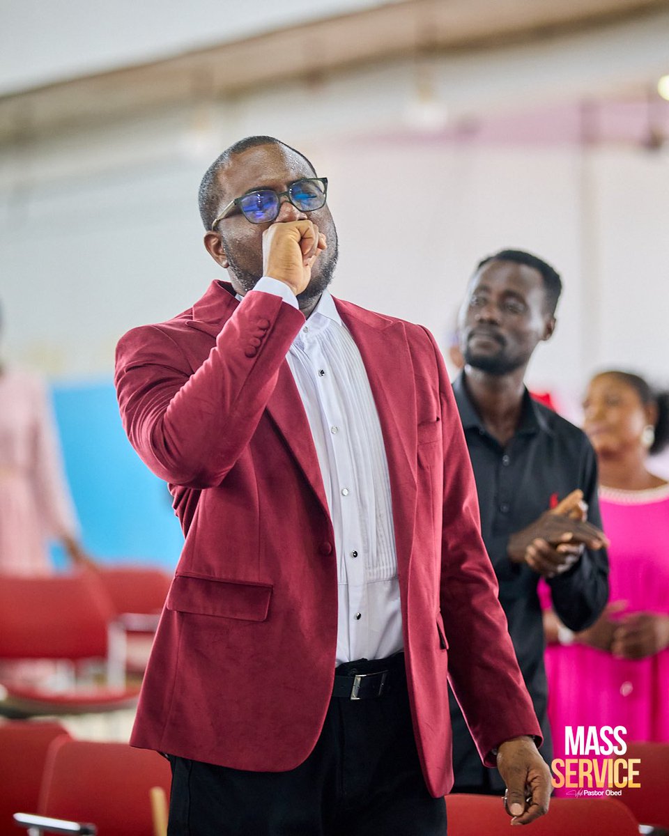 ChristCosmoInc's tweet photo. Casting crowns.
Lifting hands.
Bowing hearts.

This is all we’ve come to do. To worship the King, honor His Name, and give Him the praise He deserves. 🙌🏽✨

#SingingInWorship
#SundayAtCCI
#ChristCosmopolitanInc
#CCIWhereGodLives https://t.co/KoQdzvVhxd