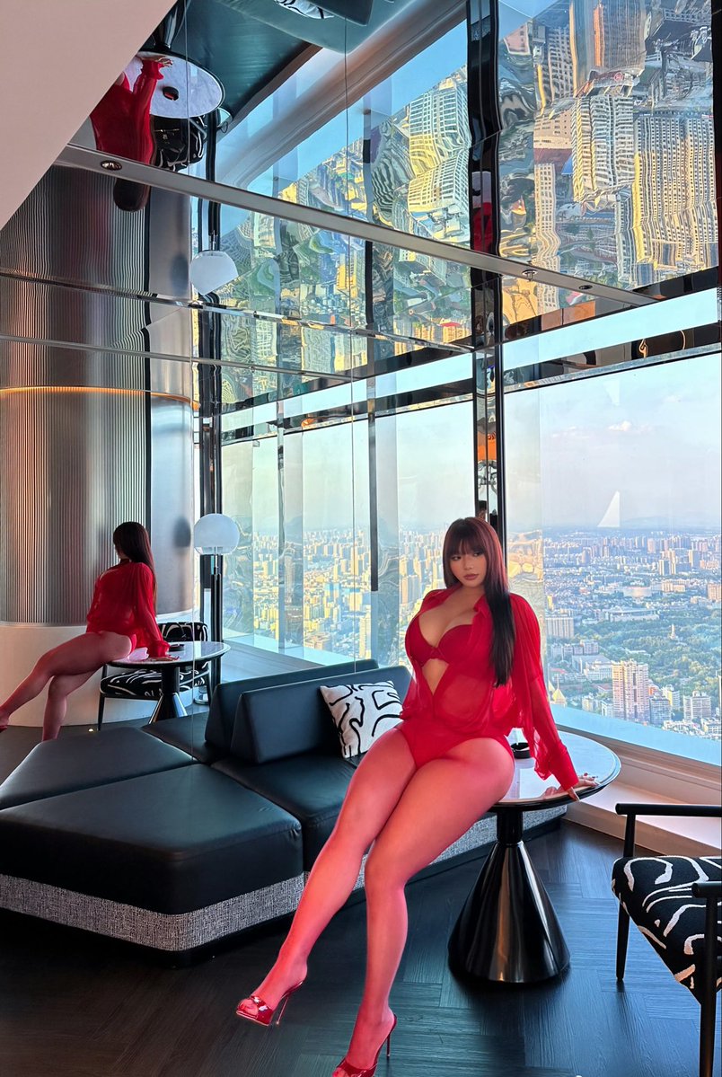 Naimimiao's tweet photo. 红红红红，红色情趣内衣，红丝红高，我也要红透半边��，虽然不可能。哈哈哈哈… https://t.co/LbHFwJPwHh