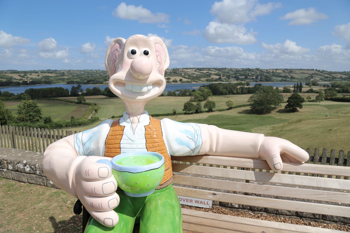 GromitUnleashed's tweet photo. Anyone for frobscottle? Here’s our BFG-inspired, snozzcumber-eating Wallace statue, especially for #RoaldDahlDay! 🎉 

Did you take a photo with this ‘The Big Friendly Wallace’ against this fantastic Blagdon Lake backdrop? We’d love to see them. 📸👇️ https://t.co/k2MWjevokq