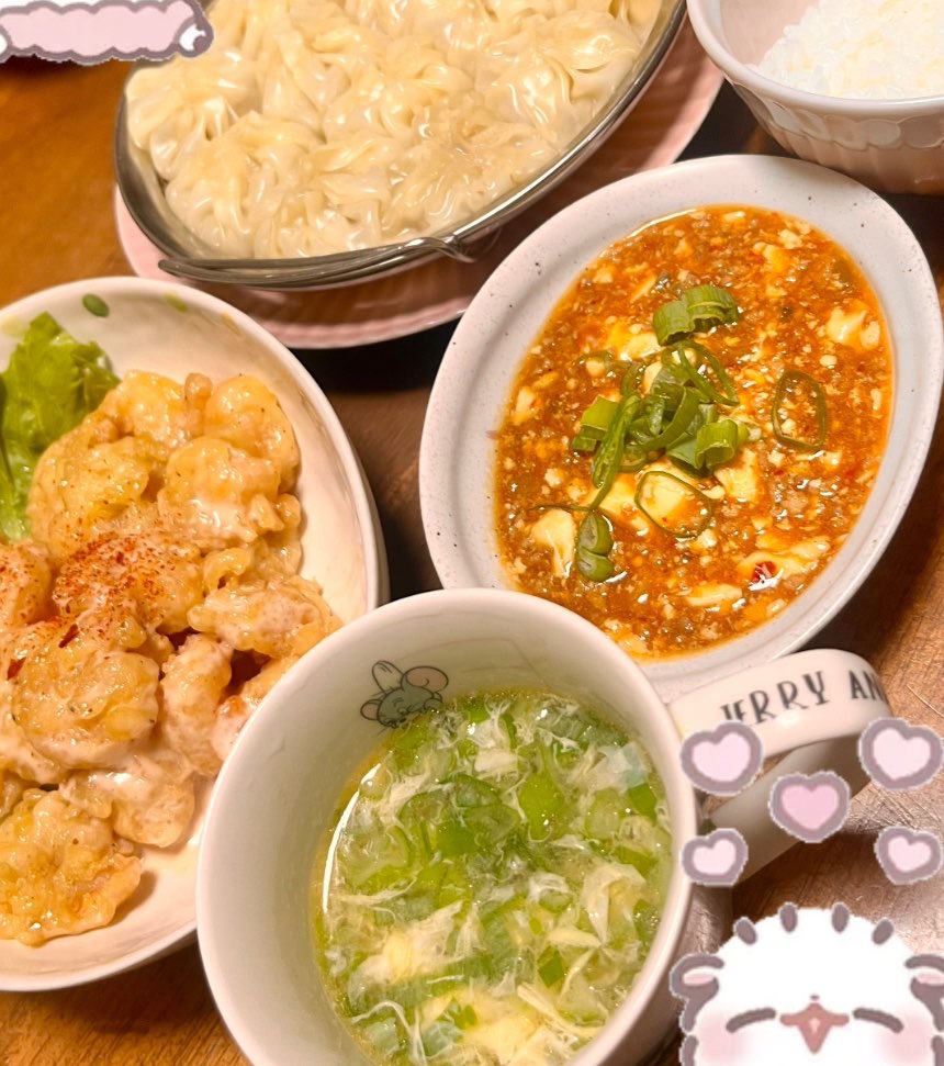 fu_mo09's tweet photo. 急に中華が食べたくなったので、
作りました😽

・小籠包
・エビマヨ
・麻婆豆腐
・卵スープ
                   death

全部1から作るのが楽しいですよ皆さん https://t.co/Bff9uMWJ7J