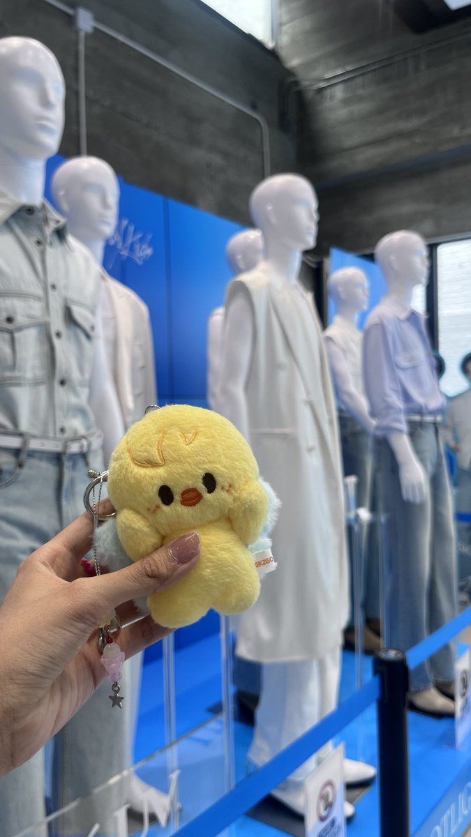 seasalt615's tweet photo. ได้กระเป๋าที่อยากได้ไม่พอได้แฟ้มอีก 😳🫶 เด่กหลงหล่อมากกกกก ขอบคุณบิโอเรคับ ไว้จัดอีกน้า ถ้าเป็นไปได้พาตัวจริงมาบ้างนะคะ🙏🤍
#BioreThailand #BioreUVxStrayKids #StrayKids #BioreEvent https://t.co/vnUUPaUE3d