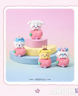 chiikawagoods17's tweet photo. ちいかわ×サンリオ×いちごは、可愛いが渋滞しすぎ😭🍓💗 いちごモチーフのマスコット4種って、バッグにつけた瞬間ぜったい破壊力えぐい……！海外限定なのも、欲しくなる気持ちに追い打ちかけてくる🥹 https://t.co/PCBwmFugg2