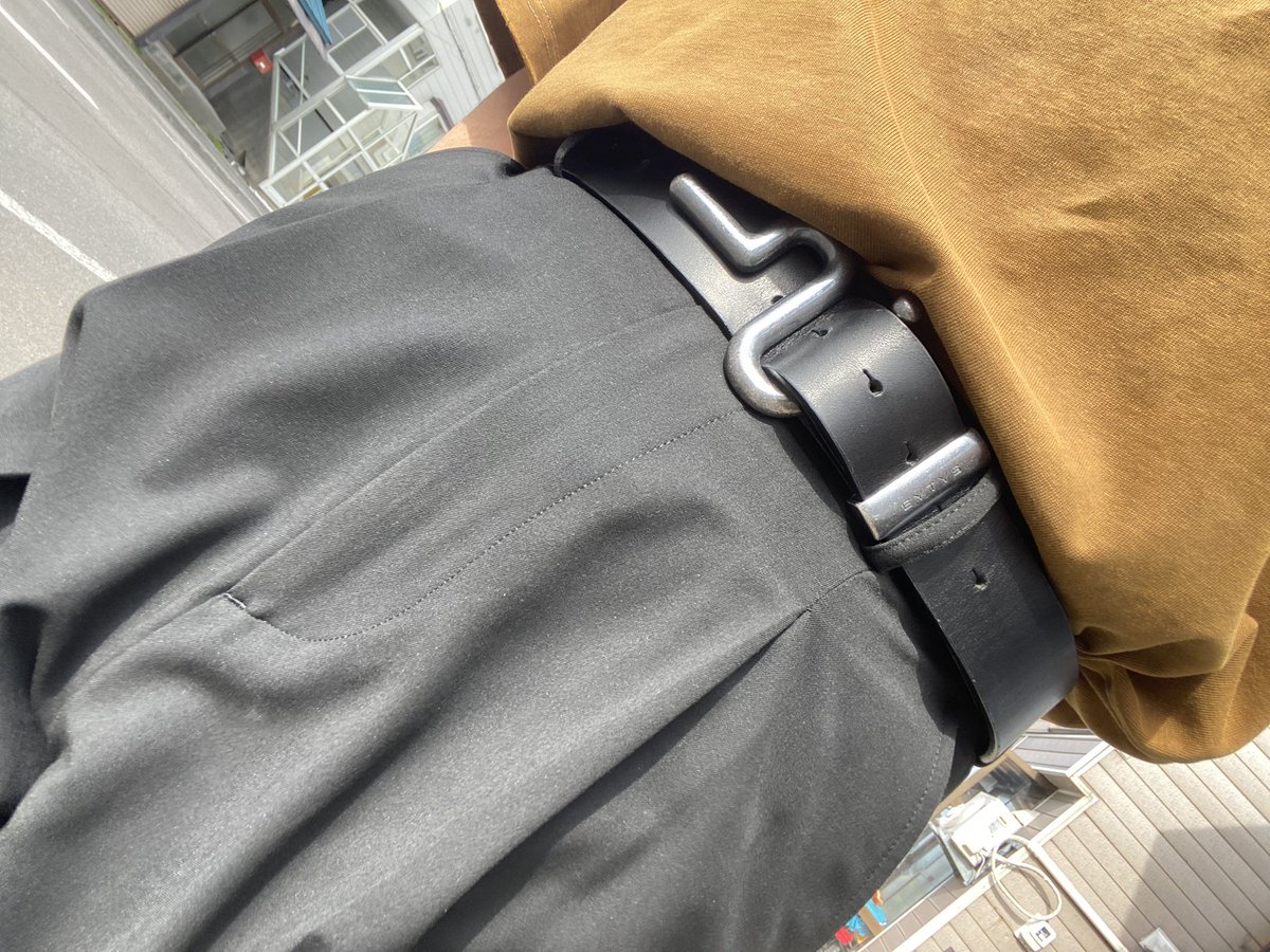 Swanna_91's tweet photo. 今日はTシャツスラックスにベルトだけ https://t.co/l6pKtym4yZ