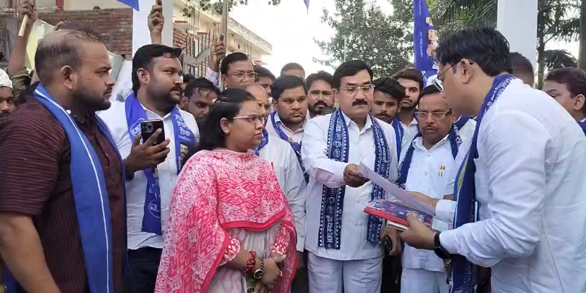 bstvlive's tweet photo. अलीगढ़  : बाराबंकी में चंद्रशेखर को रोके जाने का मामला

➡चंद्रशेखर आजाद को रोकने पर ASP का प्रदर्शन
➡आजाद समाज पार्टी का प्रदेश स्तरीय प्रदर्शन
➡कलेक्ट्रेट पर प्रदर्शन, प्रशासन को सौंपा ज्ञापन
➡15 सितंबर को बड़े आंदोलन की दी चेतावनी

#Aligarh #ChandrashekharAzad @BhimArmyChief