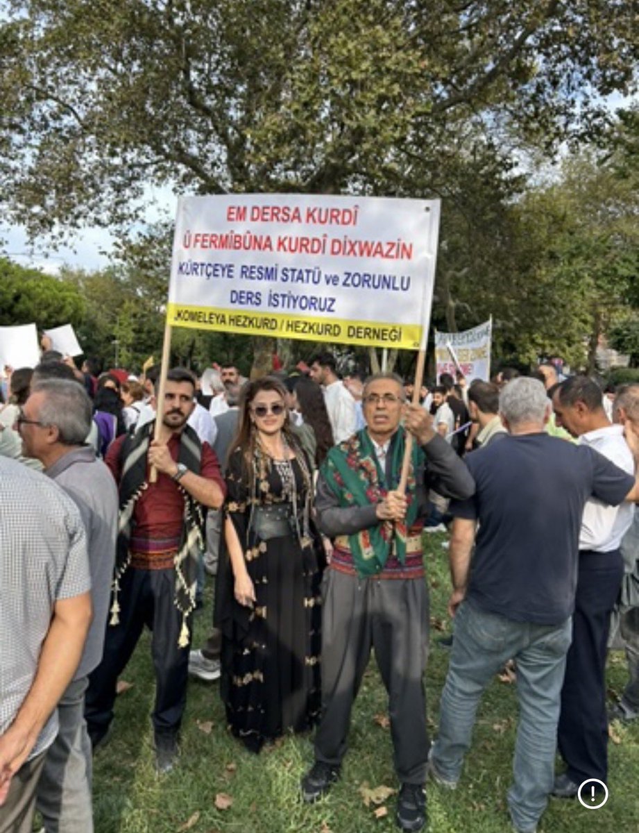 avsuphiozgen's tweet photo. Dibistanan vedibin.
Çima li her derê û her dibistanan waneya #Kurdî jî tune ye? 

Okullar açılıyor.
Niye her yerde, her okulda #Kürtçe dersi de yok? https://t.co/n1KaMTpyDw